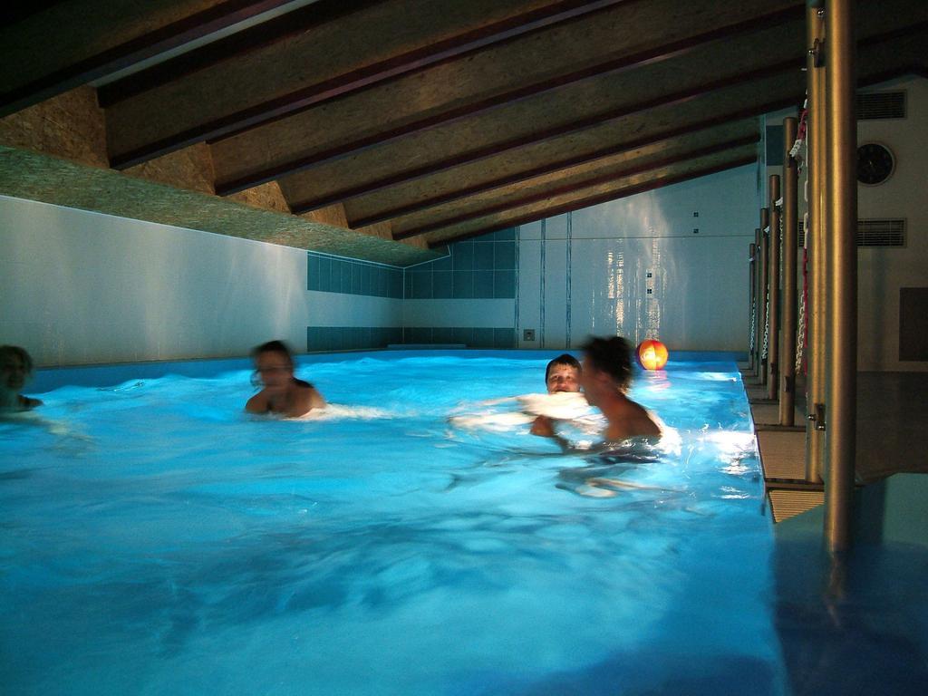 Camping Oase Praha Hotel Zlatníky Esterno foto