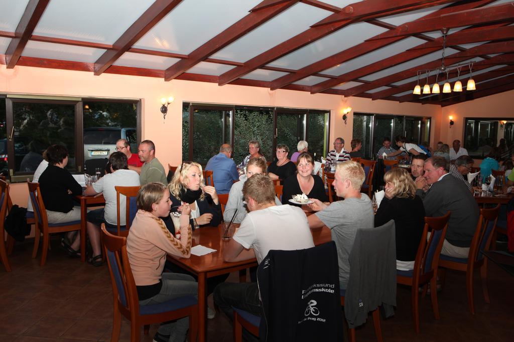 Camping Oase Praha Hotel Zlatníky Esterno foto
