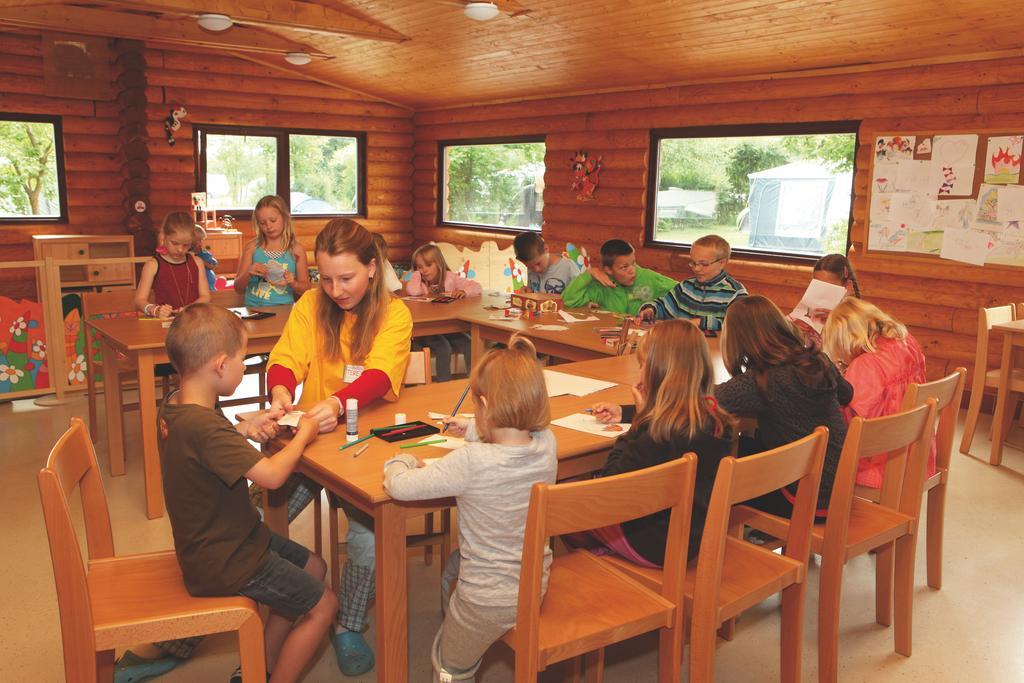 Camping Oase Praha Hotel Zlatníky Esterno foto