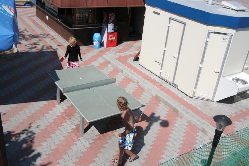 Camping Oase Praha Hotel Zlatníky Esterno foto