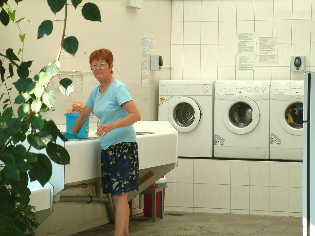 Camping Oase Praha Hotel Zlatníky Esterno foto