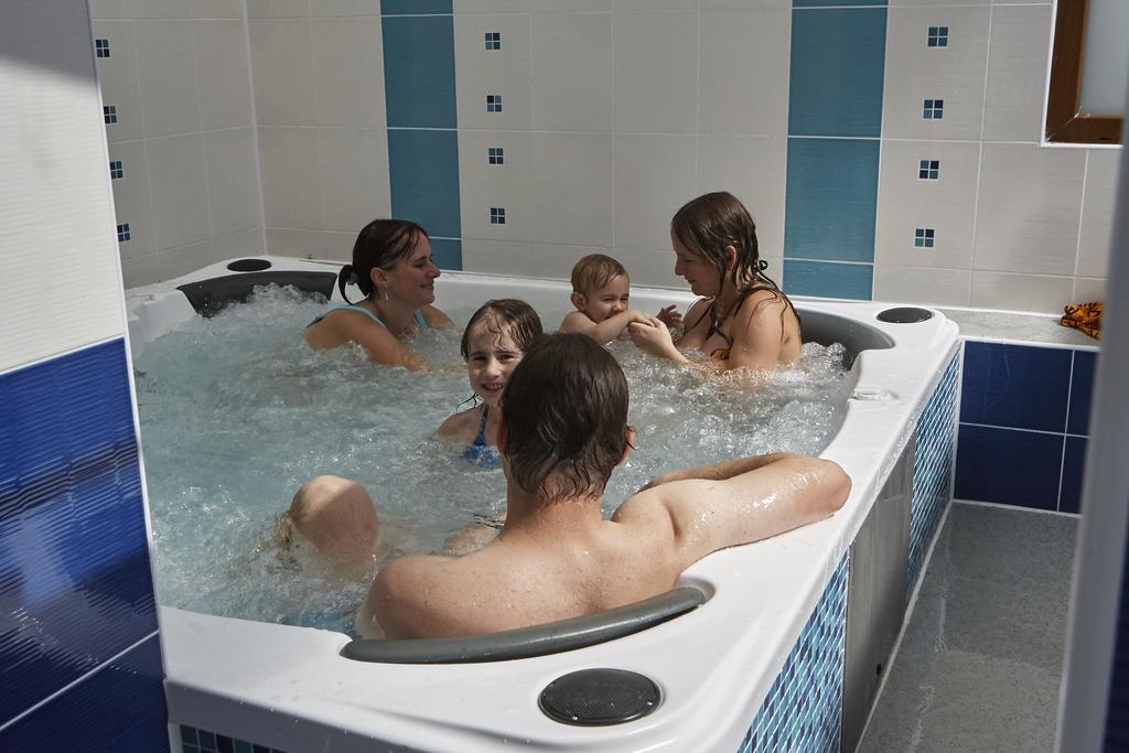 Camping Oase Praha Hotel Zlatníky Esterno foto
